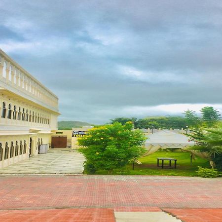 Hotel O The Takhatgarh Resort Nāthdwāra Exterior foto